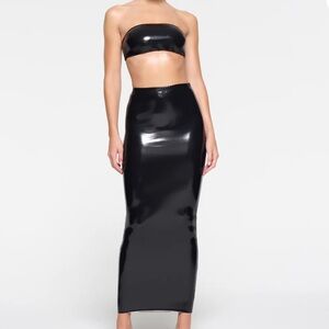 SKIMS BLACK STRETCH VINYL TUBE SKIRT